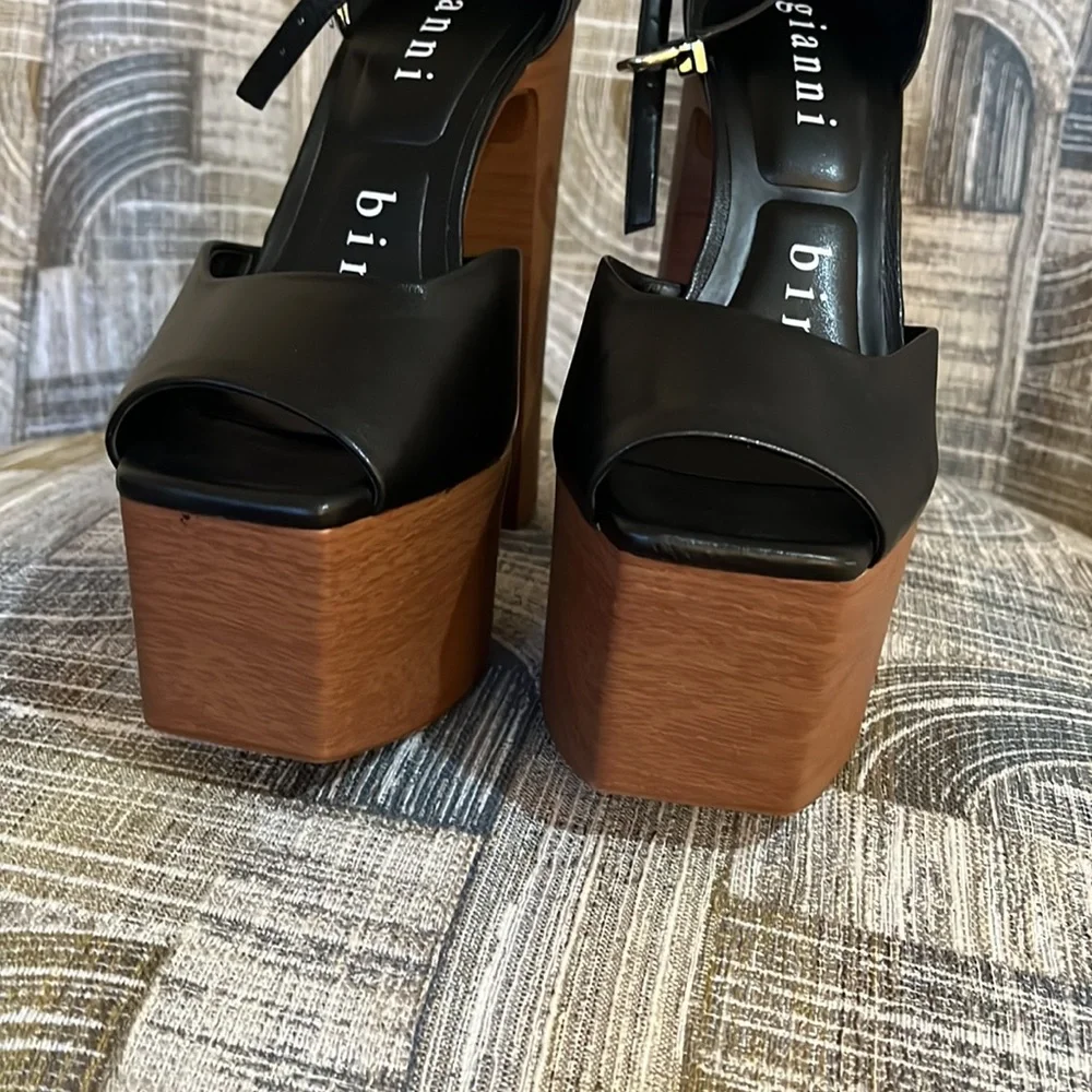 Gianni Bini Fenix Leather Peep Toe Woodgrain Platform Pumps